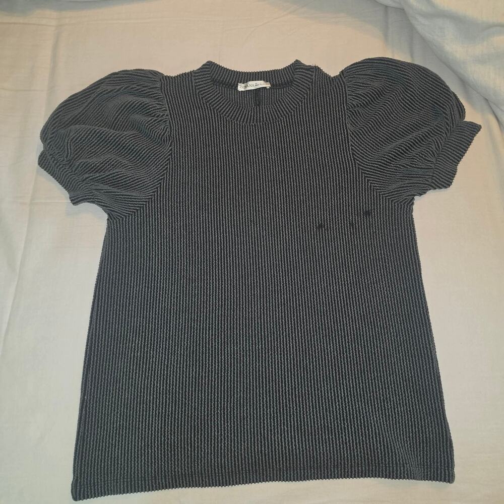 Zenana Charcoal Gray Striped Puff Sleeve Top Size M Ribbed Knit Short Sleeve